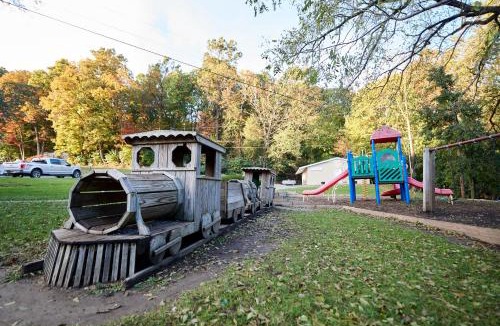 New Holland Resort | Spring Gulch Lakefront Park Model 5