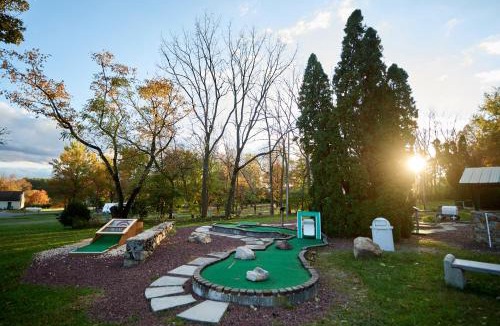 New Holland Resort | Spring Gulch Lakefront Park Model 5