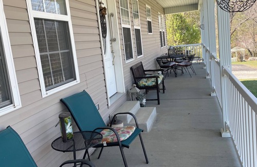 Mammoth Spring House | Spring River Retreat/Walk to River/Fire PIt/Quiet Location
