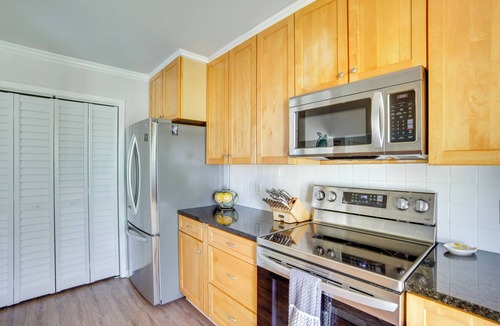 Oceanmarsh Subdivision Cottage | St Helena Island Retreat w/ Deck: Walk to Beach