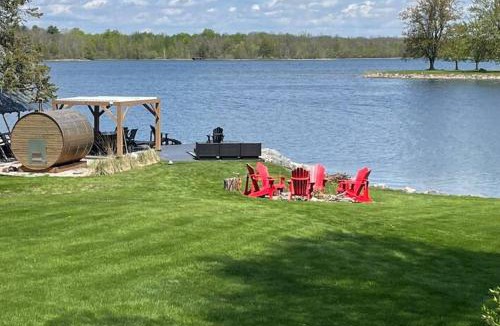 South Stormont House | St Lawrence Waterfront Home