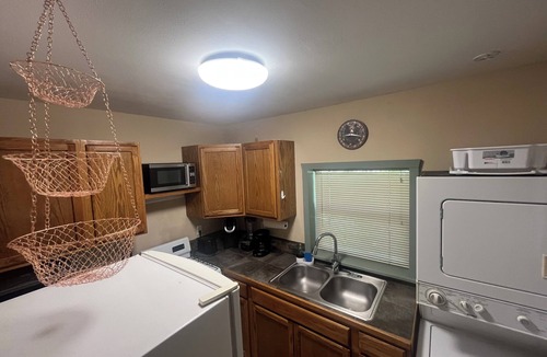 Tropic Cottage | Stan's Hideaway in Tropic 9 miles to Bryce Canyon, Tucked away & private, Unique
