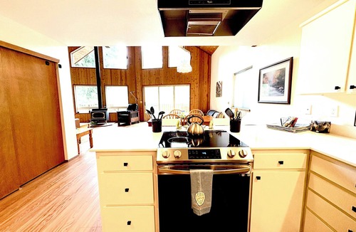 Easton House | Starlight Riverfront Lodge - Directly on the Yakima River with a Hot Tub