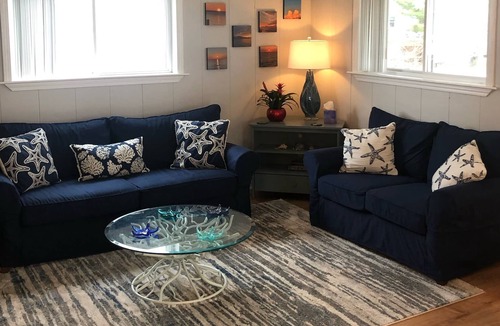 Kill Devil Hills Cottage | Stay at the "Beach Nest", a comfy cottage, that has it all!