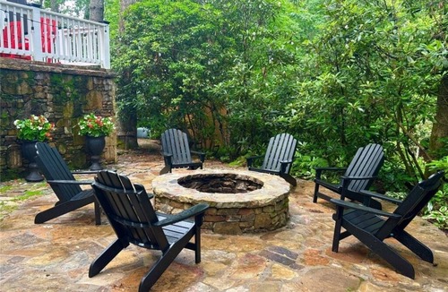 Highlands Cottage | Stay Foxy Cottage, Mirror Lake Highlands, NC