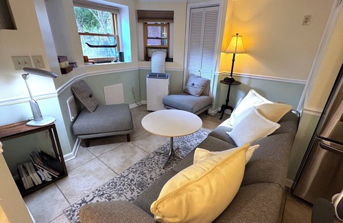 Stanton Park House | Stay in the heart of historic CapHi in this beautiful preserved 1br/1b retreat