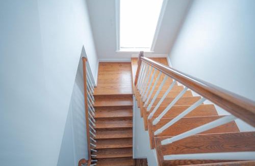 Baileys Crossroads House | Stay Together Near DC - Spacious 5BR Home Sleeps 16 or more