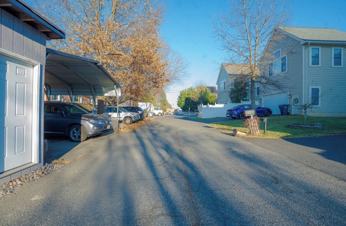 Baileys Crossroads House | Stay Together Near DC - Spacious 5BR Home Sleeps 16+