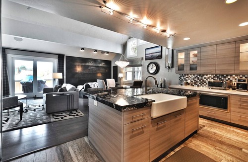 North Park City Condo | STEPS 2 UPGRADED LIFTS, FREE BUS 2 MAIN ST., DESIGNER INTERIOR, GOURMET KITCHEN