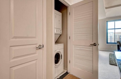 George Washington University Apartment | Steps from National Mall& White House | nr Foggy Bottom