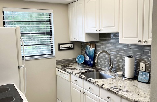 Whitney Beach Condo | Steps from the beach on Longboat Key