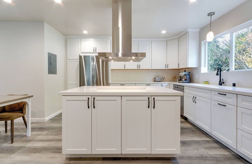 Northwood House | Steps to Russian River: Peaceful Monte Rio Retreat