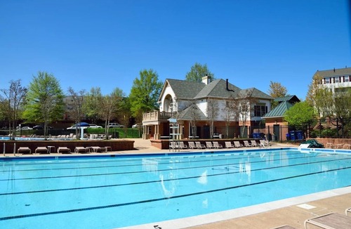 Sterling House | Sterling Magnolia Townhome. Fully Furnished 3BR Near IAD.