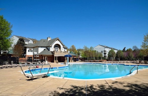 Sterling House | Sterling Magnolia Townhome. Fully Furnished 3BR Near IAD.