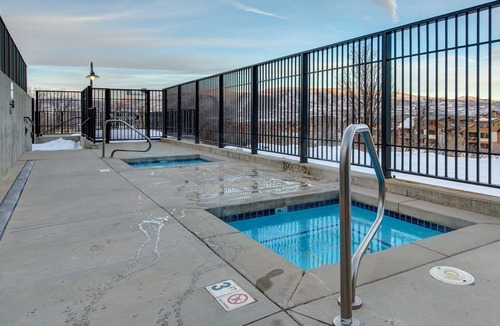Park City Condo | Stillwater 2012 by Moose Management-3min to the SKI! King Bed-Remodeled! WiFi