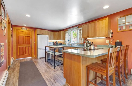 Jamaica House | Stratton; 6 min. King beds. Pool Table. Wood Stove. Dog friendly