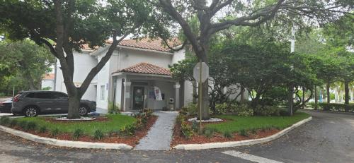 Coral Springs Hotel | Studio 6 Extended Stay - Coral Springs, FL- Fort Lauderdale