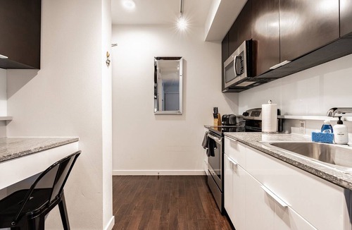 West Bellevue Apartment | Studio | Gym, Pool | Bellevue | Sophari Towers A