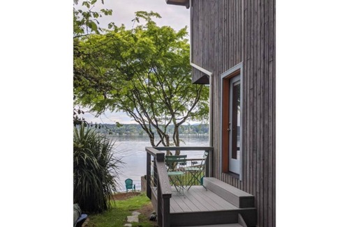 East Lake Hills Apartment | Studio Rm/Waterfront/Seattle/Bellevue