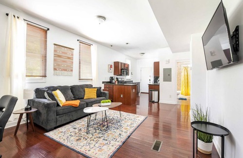 Italian Village Apartment | Stunning 1 Bedroom near Short North