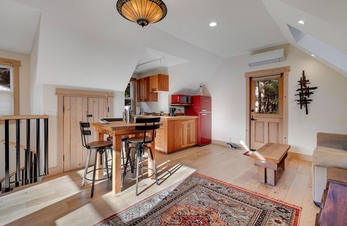 Little River House | Stunning 1BR w/ridgetop views, trails & game lounge on 10 acre property