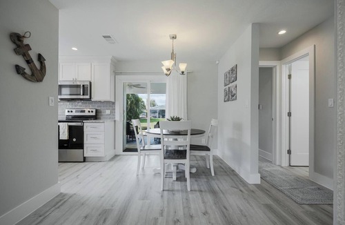 Naples Park Villa | Stunning 2BR Villa, 10min to Beach, a Perfect Getaway!
