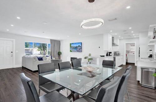 Deerfield Beach Villa | Stunning 4 Bedrm New Pool+Jacuzzi 1 Mile to Beach