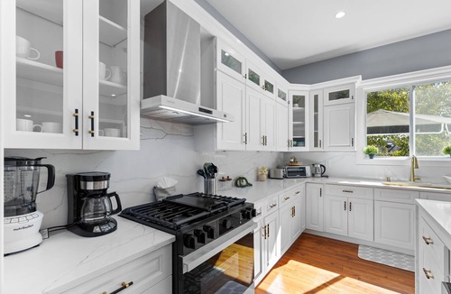Baileys Crossroads House | Stunning 6-bedroom house in Falls Church-Luxury Awaits!