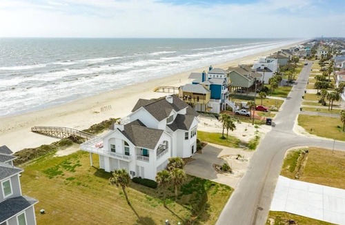 Indian Beach House | Stunning Beach Front Retreat in Galveston