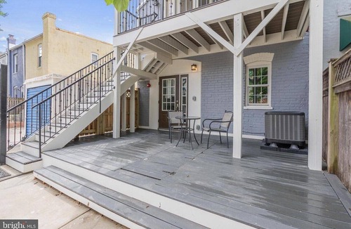 Shaw Condo | Stunning central 3Br/3ba with parking and deck