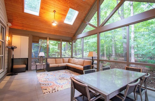 Carrboro House | Stunning Furnished Contemporary Home for Long-Term Rental - Walk/Bike to UNC