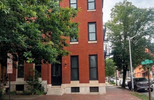 Union Square Apartment | Stunning Gut-Reno 2-Level Unit w/W&D 3-15 Mins to UMMC/UMB Campus/JHU