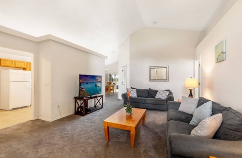 Kissimmee Villa | Stunning lake view, private pool,near Disney ,games room,free WiFi ,play golf