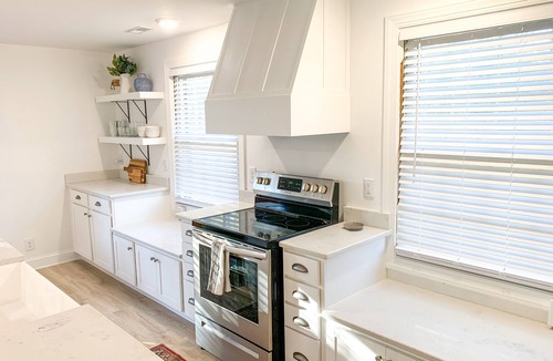 North Garrett Road House | Stunning Loft w/King Suite: near Duke/UNC, RDU Airport, Downtown