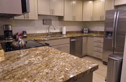 Downtown Park City Condo | Stunning! Main St/Steps to Town Lift/Hot Tubs Pool/Free Parking/Courtyard View