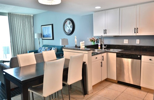 Downtown Myrtle Beach Condo | Stunning Ocean Front 2BD/2BA, in Heart of Myrtle Beach New 50” Smart TV