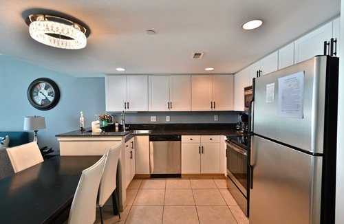Downtown Myrtle Beach Condo | Stunning Ocean Front 2BD/2BA, in Heart of Myrtle Beach New 50” Smart TV