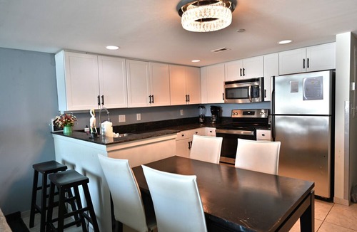 Downtown Myrtle Beach Condo | Stunning Ocean Front 2BD/2BA, in Heart of Myrtle Beach New 50” Smart TV
