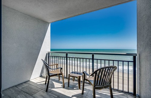 Downtown Myrtle Beach Apartment | 🏖️Stunning Ocean Views | Pools + Hot Tub | Bay View Resort 1005B🏖️