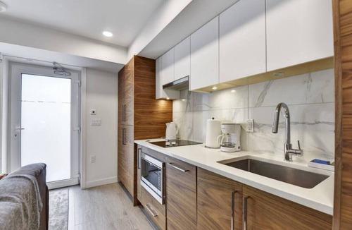 Lower Lonsdale Apartment | Stunning One Bedroom Lonsdale Quay Eco-Suite