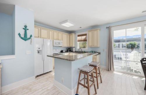 Windy Hill House | Stunning Townhome with North Beach Resort Access- Pools, Hot tubs, Pets Welcome