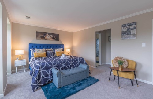 Fairfax House | Stunning Vacation Home /Screen Room/Private Theatre/Fire pit