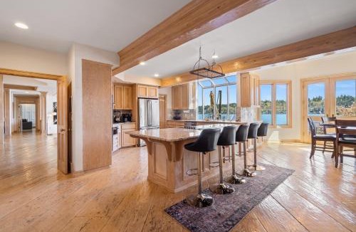 Mercer Island Ski Chalet | Stunning Waterfront Mansion with Pool and Hottub