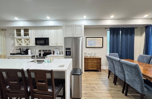 Washington House | Stylish 4BR-5Beds Entire House with Parking in DC