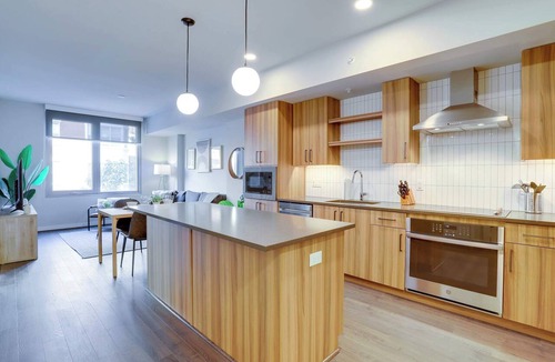 Clarendon Apartment | Stylish Apt Near DC & Metro