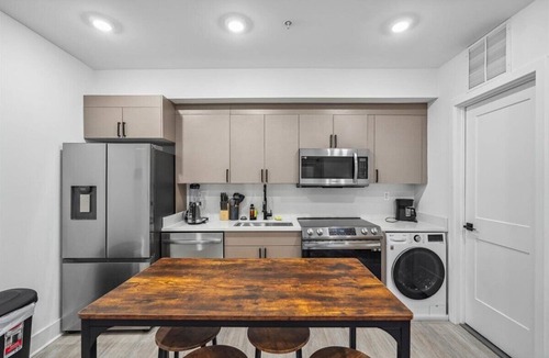 Brookland Bed & Breakfast | Stylish Brookland Unit Close to Coffee and Stores