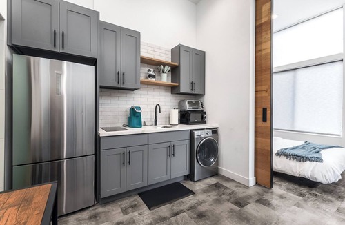 North Admiral Condo | Stylish Condo-Close to Alki Beach!