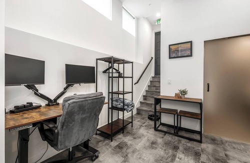 North Admiral Condo | Stylish Condo-Close to Alki Beach!