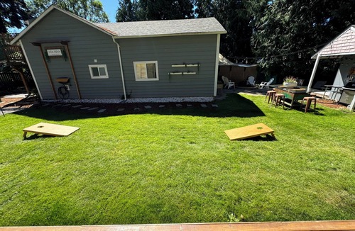 Highline House | Stylish & Cozy Lakeside Retreat Accommodations. Great location!