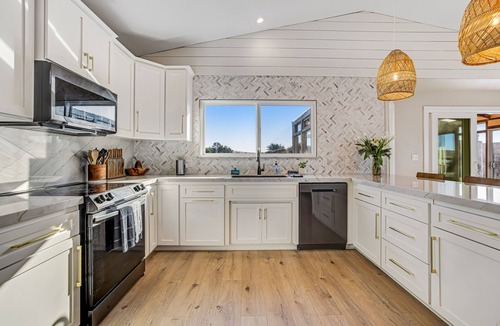 Fort Bragg House | Stylish house w/hot tub, fireplace, game room, beach access, sunset/ocean views